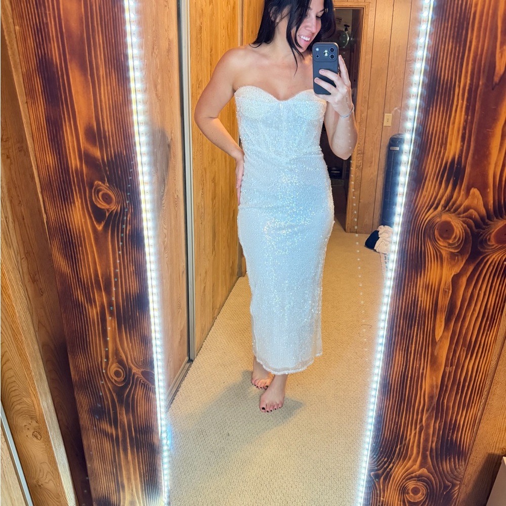 Elegant White Strapless Dress